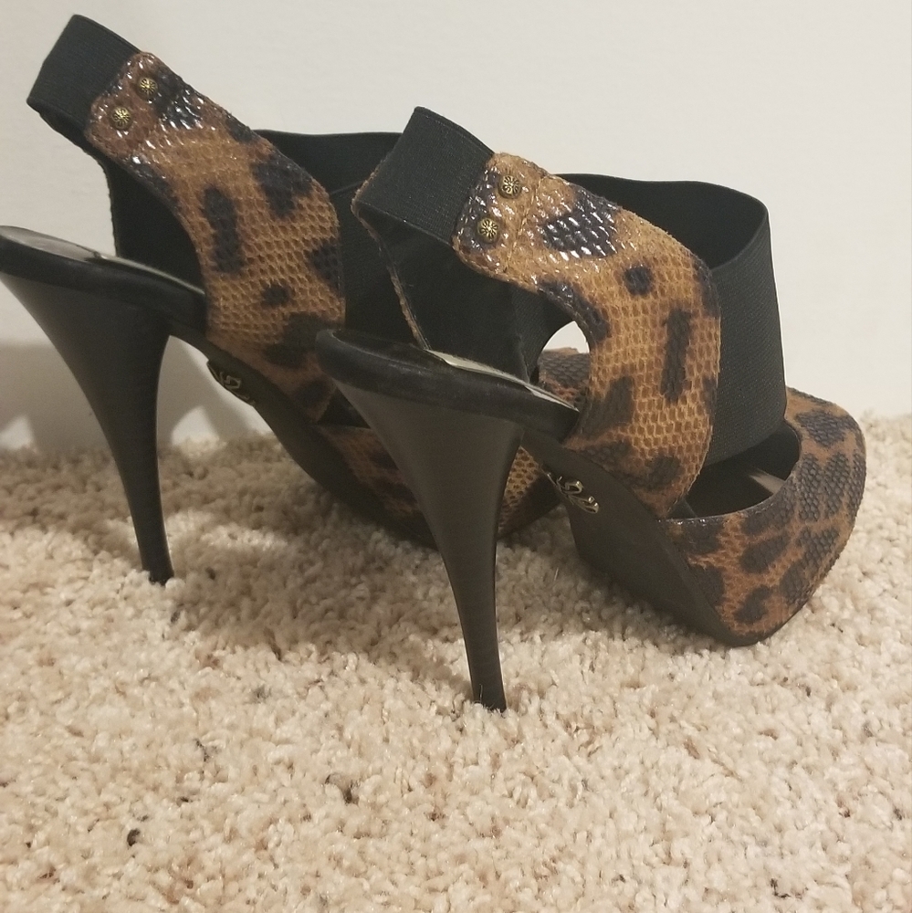 Shoes - Picture 2 of 4